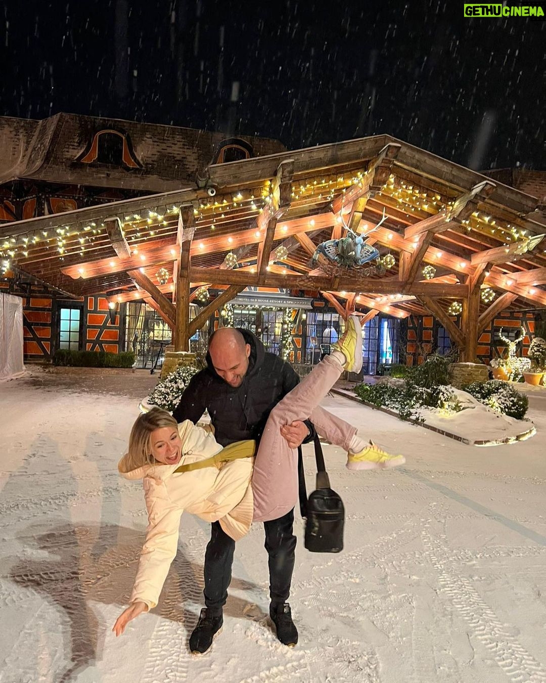 Artem Karokozyan Instagram - А у нас скоро будет лялька 🤰🏼