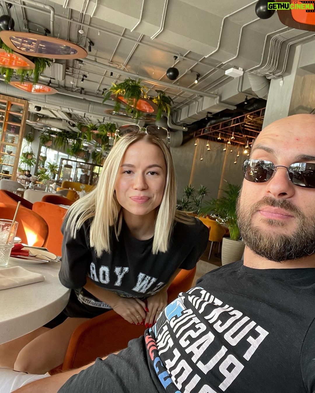 Artem Karokozyan Instagram - А у нас скоро будет лялька 🤰🏼