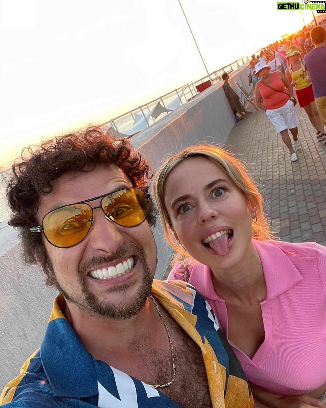 Artem Karokozyan Instagram - Снялся в невероятном проекте , первая в России пранк комедия! Листайте вправо-спойлерю проект со съемок)))))) #докторсвисток