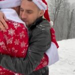 Artem Karokozyan Instagram – Поздравляю всех с Новым годом! Желаю всем фарту,масти, удачи, зелёный свет,на любой дороге вам,и по этой дороге шагать без процентов по кредиткам!С Новым годом!🌲🎁