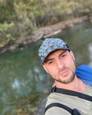 Artem Karokozyan Instagram - Кто знает , селфи до сих пор актуальны, Или это сейчас уже не модно ?