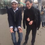 Artem Karokozyan Instagram - СКОРО 10 ЛЕТ СЕРИАЛУ И Я РЕШИЛ ПРОДАТЬ ЛЕГЕНДАРНУЮ КУРТКУ «Кахи». Цена лота 10 000 000 р. Уникальность этого лота в том, что это самый популярный предмет гардероба в пост советском медиа пространстве ! У этой куртки более 2ух миллиардов просмотров только в ютьюбе , а во всем интернете включая инсту и тик ток..то более 3 миллиардов просмотров и это по самым СКРОМНЫМ подсчетам ! Вырученные деньги с продажи этого лота 70% - пойдёт на благотворительность 30% - уйдёт на создание нового проекта который будет радовать вас. Куртка была куплена в 2006 году! Впервые снялась в «кахе» в 2012 году и на протяжении 10 лет не разу не предала этот сериал! Куртка побывала в таких городах как: Москва, Питер, Сочи, Новороссийск, Краснодар, Ростов, Екатеринбург, Красноярск, Томск, Воронеж, Казань, Чебоксары и другие ... Куртка плавала вместе с героем в трёх морях омывающих нашу страну, в реках, пережила морозы -40, жару +42, порезана ножом во время съёмок, на куртке также остался след от птичьего помета из первой серии, куртка поцарапана лесом, заборами, съемочным оборудованием, также в ней сделаны 3-4 отверстия для звукозаписывающего оборудования. Я единственный хозяин! Во внутреннем кармане оставлю то, что удивит и обрадует покупателя, оставленное в кармане удивит всю страну! #курткакахи #курткаartem_karokoz