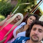 Artem Karokozyan Instagram - Он делает губы и груди как для себя! «Доктор Свисток» - первая российская пранк комедия. Во всех кинотеатрах с 17 февраля 2022. Главная экспериментальная Комедия следующей зимы. Во всех сценах фильма участвовали люди, которые не догадывались, что их снимают. Для съёмок мы сделали в Сочи почти настоящую клинику пластической хирургии.