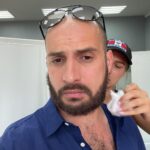 Artem Karokozyan Instagram - Он делает губы и груди как для себя! «Доктор Свисток» - первая российская пранк комедия. Во всех кинотеатрах с 17 февраля 2022. Главная экспериментальная Комедия следующей зимы. Во всех сценах фильма участвовали люди, которые не догадывались, что их снимают. Для съёмок мы сделали в Сочи почти настоящую клинику пластической хирургии.