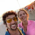 Artem Karokozyan Instagram - Он делает губы и груди как для себя! «Доктор Свисток» - первая российская пранк комедия. Во всех кинотеатрах с 17 февраля 2022. Главная экспериментальная Комедия следующей зимы. Во всех сценах фильма участвовали люди, которые не догадывались, что их снимают. Для съёмок мы сделали в Сочи почти настоящую клинику пластической хирургии.