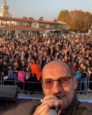 Artem Karokozyan Instagram - Кто знает , селфи до сих пор актуальны, Или это сейчас уже не модно ?