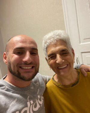 Artem Karokozyan Instagram - Кто знает , селфи до сих пор актуальны, Или это сейчас уже не модно ?