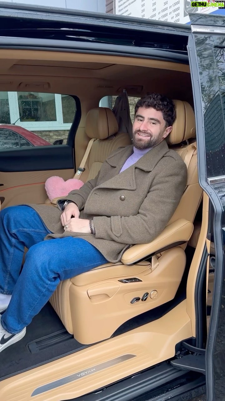 Artem Karokozyan Instagram - Китаец или немец?
