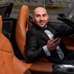Artem Karokozyan Instagram – Говорят жизнь после 35 только начинается! Решил заняться собой, теперь буду выкладывать свои фото просто так без причины, порадовать самого себя, искренне рад за позитивных людей которые умеют разделять радость другого человека- за вами будущее!
Ах да, каха и я -это два разных человека, но среди недальновидных людей с явными симптомами слабоумия бытует мнение , что я -это Каха, вынужден огорчить, это всего лишь персонаж, цель которого порадовать понимающую публику и ничего более!