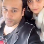 Arti Singh Instagram - Biggest happiness and blessing is to give your parents happiness .. make them proud and happy .. we both tried doin tht .. part 2 coming .. where she is very very happy to see her son too ❤️ @krushna30