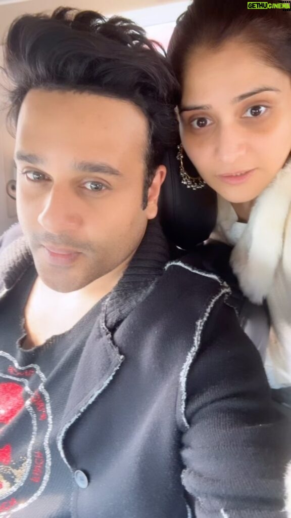Arti Singh Instagram - Biggest happiness and blessing is to give your parents happiness .. make them proud and happy .. we both tried doin tht .. part 2 coming .. where she is very very happy to see her son too ❤️ @krushna30