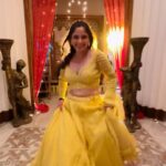 Arti Singh Instagram - 🧡🧡 @dr.sofiya.kazi Wearing @suitupwith.zofi