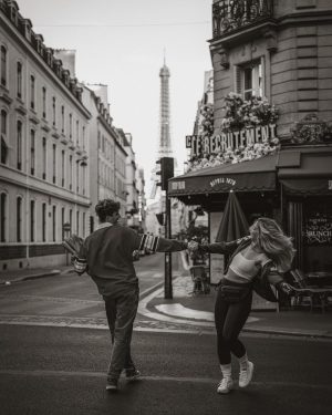 Artur Babich Instagram - Paris ❤️🥐 @ba.bitch_ 

Photo: @oui.photo 

Ждите следующий совместный пост 🤫

#paris #parisphoto