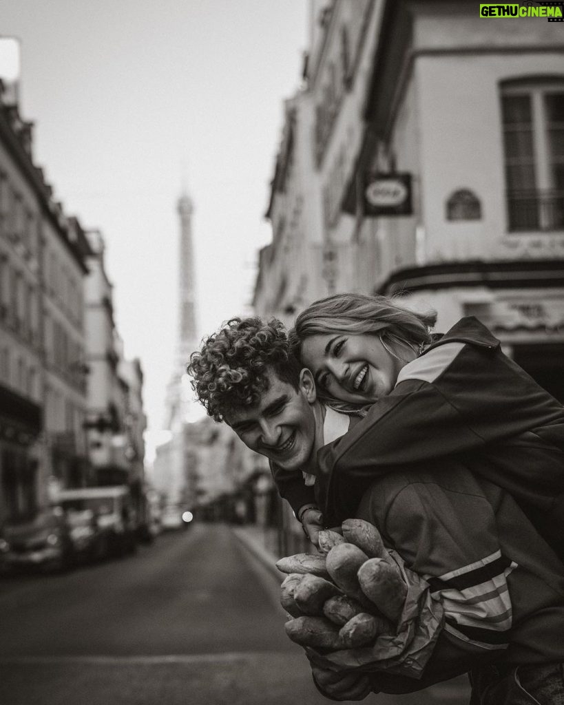 Artur Babich Instagram - Paris ❤️🥐 @ba.bitch_ Photo: @oui.photo Ждите следующий совместный пост 🤫 #paris #parisphoto Eiffel Tower - Paris, France