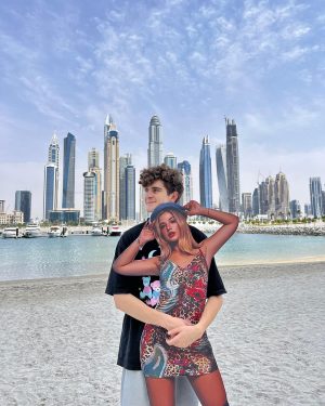 Artur Babich Instagram - провёл своё день рождения с женой в Дубай))❤️