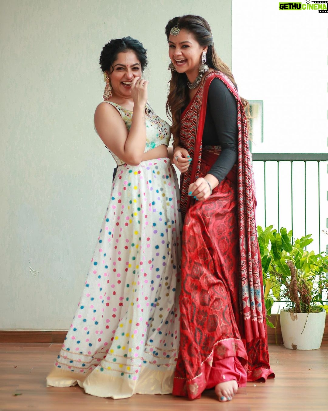 Arya Instagram - Well all I can say is … We all need that one @shilpabala in our lives … ♾️🫶🏻❤️ Pc : our baby brother @pranavraaaj #mygirlfriend #bff #girlgang #supportsystem #smile #laughter #lifeisbeautiful #family #dressup #makeup