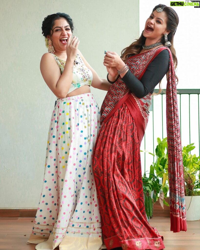Arya Instagram - Well all I can say is … We all need that one @shilpabala in our lives … ♾️🫶🏻❤️ Pc : our baby brother @pranavraaaj #mygirlfriend #bff #girlgang #supportsystem #smile #laughter #lifeisbeautiful #family #dressup #makeup