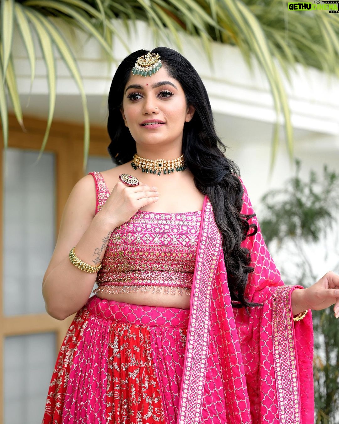 Arya Instagram - Life’s better in pink 🩷 MUA @abilashchickumakeupartist Styling @sabarinathk_ Costume @utsavcelebrates Choker @kallarackalladiescollection Maangtikka @keyaa_by_kartika #dressup #makeup #lovemylife #lovemyjob #lifeisbeautiful #fashion #ethnicwear #pink