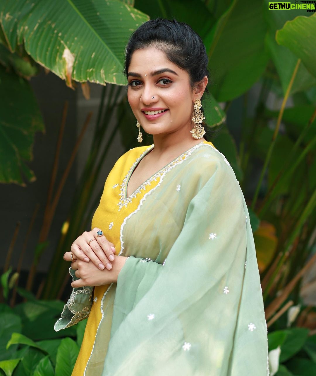 Arya Instagram - Laddoo peela color ❤️😜 Costume @silkycalicut Styling @sabarinathk_ MUA & hair @chan_aneesh Pc @pranavraaaj ❤️ Jewelry @adorebypriyanka #dressup #makeup #event #styling #comfort #fashion #trend Kochi
