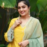 Arya Instagram - Laddoo peela color ❤️😜 Costume @silkycalicut Styling @sabarinathk_ MUA & hair @chan_aneesh Pc @pranavraaaj ❤️ Jewelry @adorebypriyanka #dressup #makeup #event #styling #comfort #fashion #trend Kochi