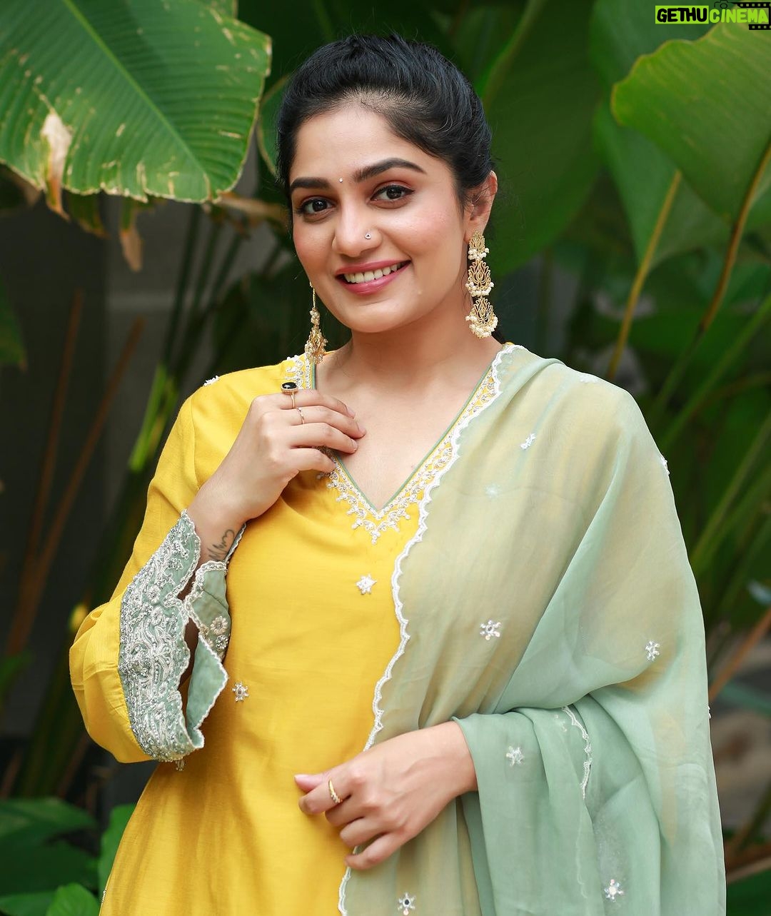 Arya Instagram - Laddoo peela color ❤️😜 Costume @silkycalicut Styling @sabarinathk_ MUA & hair @chan_aneesh Pc @pranavraaaj ❤️ Jewelry @adorebypriyanka #dressup #makeup #event #styling #comfort #fashion #trend Kochi