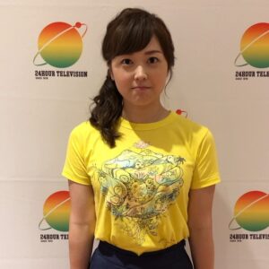 Asami Miura Instagram - ...
今年も24時間テレビにご協力くださっている皆さま、見てくださっている皆さま、ありがとうございます。
24時間駅伝、ランナーをつとめることになりました。
わたしは24時間テレビが大好きです。
楽しい、嬉しい、悲しい、辛い、いろいろな思いがあるけれど、みんなで前を向いて歩いていこうという気持ち、なにかを伝えたいという強い気持ちがあふれるこの番組を、心から大切に思っています。
総合司会を務める中で、では、わたしにはなにができるのだろうといつも考えていました。
その中で、この機会をいただけたのは、24時間テレビの総合司会として、アナウンサーとして、日本テレビの一員として、この新しい時代まで24時間テレビを続けてこられたことへの、協力してくださった皆さまへの感謝の気持ちを伝えられるチャンスが来たんだ、ということだと思っています。
ありがとうの思いを胸に、
はるなさん、よしこさん、あさこさんという大好きな3人と、たすきをつなぎます。
どうぞ、よろしくお願いいたします。