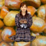 Asami Miura Instagram - ... #食リポ放棄やきいも 秋、みなさまはなにを食べましたか⁇ #秋のはじめに買った1kgの栗を背景に 撮影と編集　@mori_kei_suke #黙