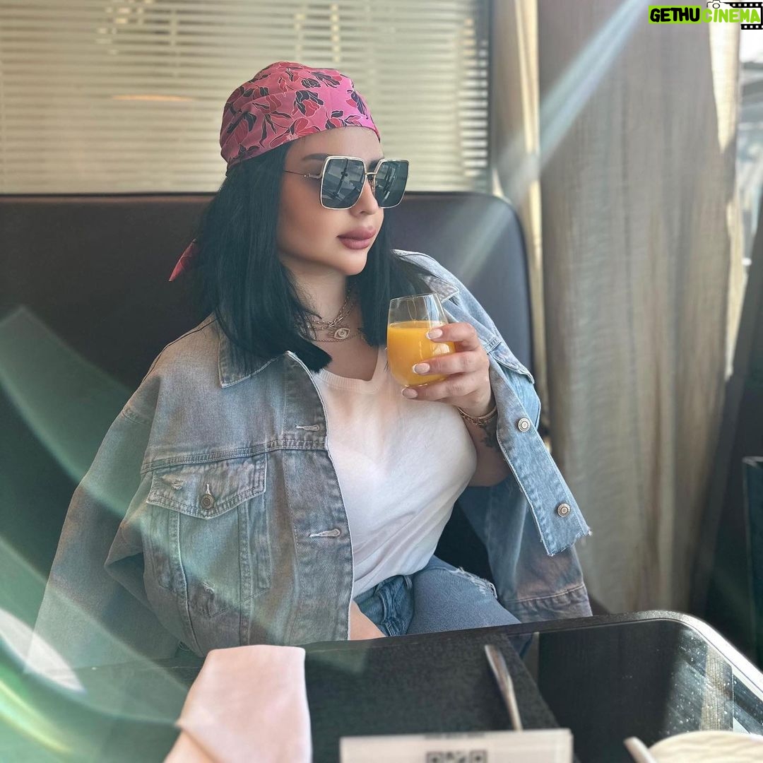 Aseel Hameem Instagram - To Dubai ☀️⛱️💛 Hamad International Airport