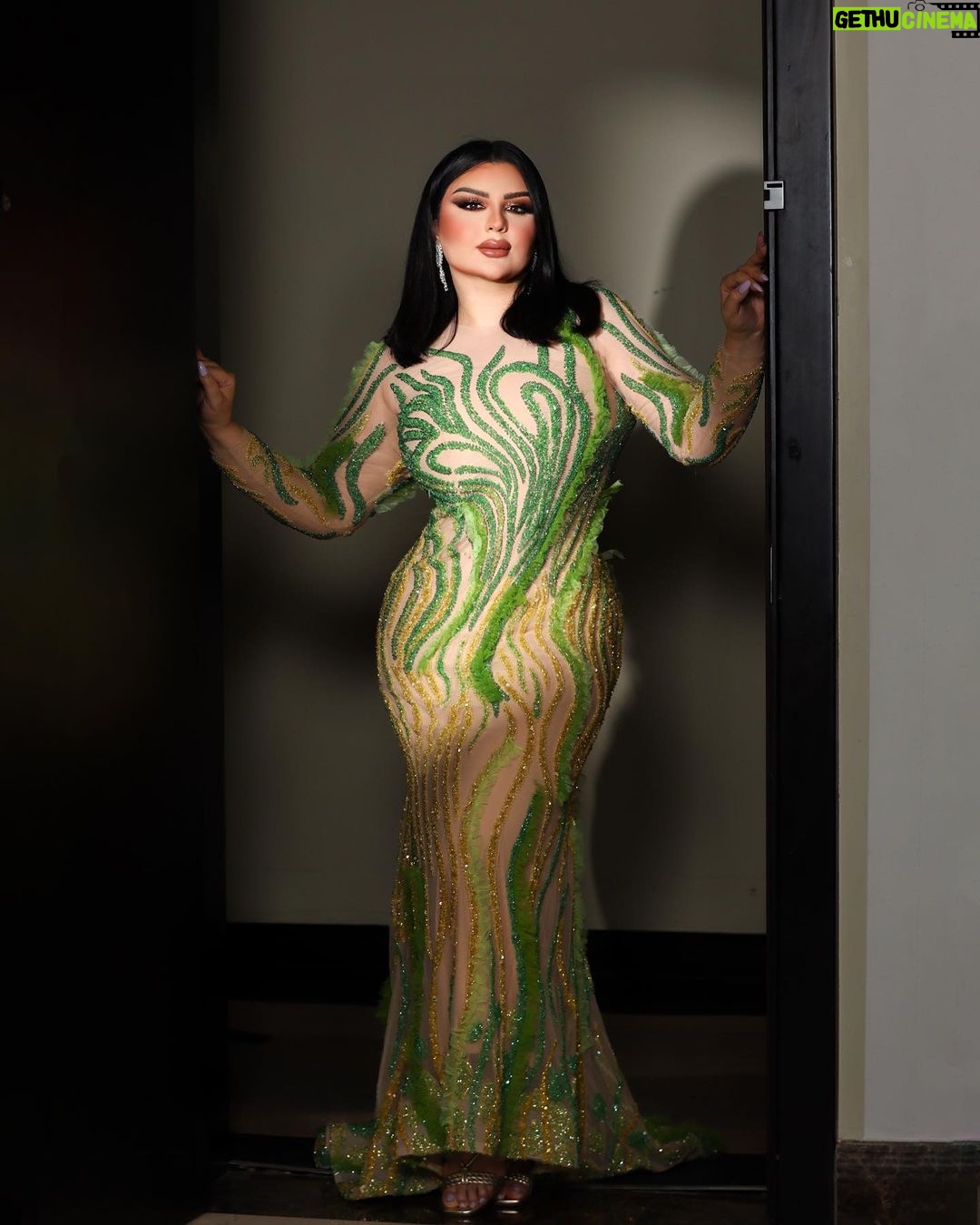 Aseel Hameem Instagram - انتظروني بعد قليل على مسرح سمره في ابها بالمملكه العربيه السعوديه بحفل من تنظيم شركه @4m.events شكرا لفريق عملي اللي اهتم ب اطلاله اليوم : Stylist @ziadalsaleh Dress @perla.ksa Make up @samar_alawwdhi Lenses @aderralenses Diamond @lafijewelry Photo @reemaphoto_ @fooz_hairstyle_abha My managment @ali.hamem #اصيل_هميم #ابها #حفلات_عسير Abha, Saudi Arabia