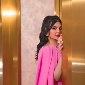 Aseel Hameem Instagram - من حفل زفاف العوائل الكريمه في الدوحه
افراح ال ثاني الكرام ادام الله افراحكم وامنياتي لعروستي الغاليه بالسعاده الابديه🩷👰‍♀️💍🤵‍♂️

شكرا لكل اللي اهتم ب اطلالتي 🌸🩷

Dress @qirat_kw 👗🩷
Makeup @noorastyleqtr 💄💕
Hair @tonysawayaqatar 
@tonysawayasalon ✂️👱‍♀️
Photograph @hassankfarhat 📸💕

Styled by @ziadalsaleh 🌸💕👗