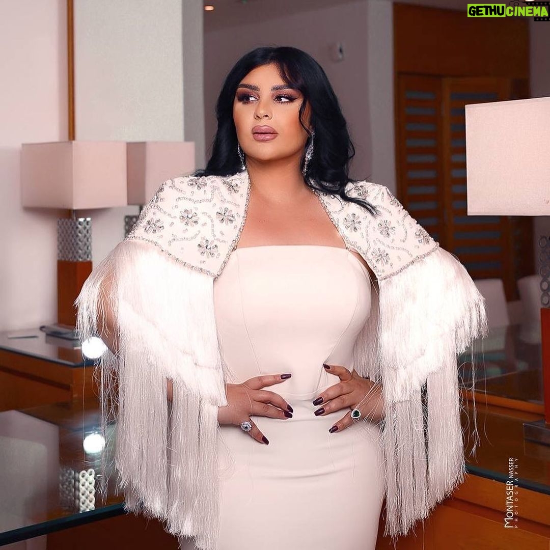 Aseel Hameem Instagram - من حفل رأس السنه 🤍 سنه خير ومحبه وسعاده عليكم يارب .. Thanks to my Glam team ✨ Stylist @ziadalsaleh Dress @gush.by.felwa Make up @monaalnoman Photo @montasernasserphotography Thank u @silviano_accessories