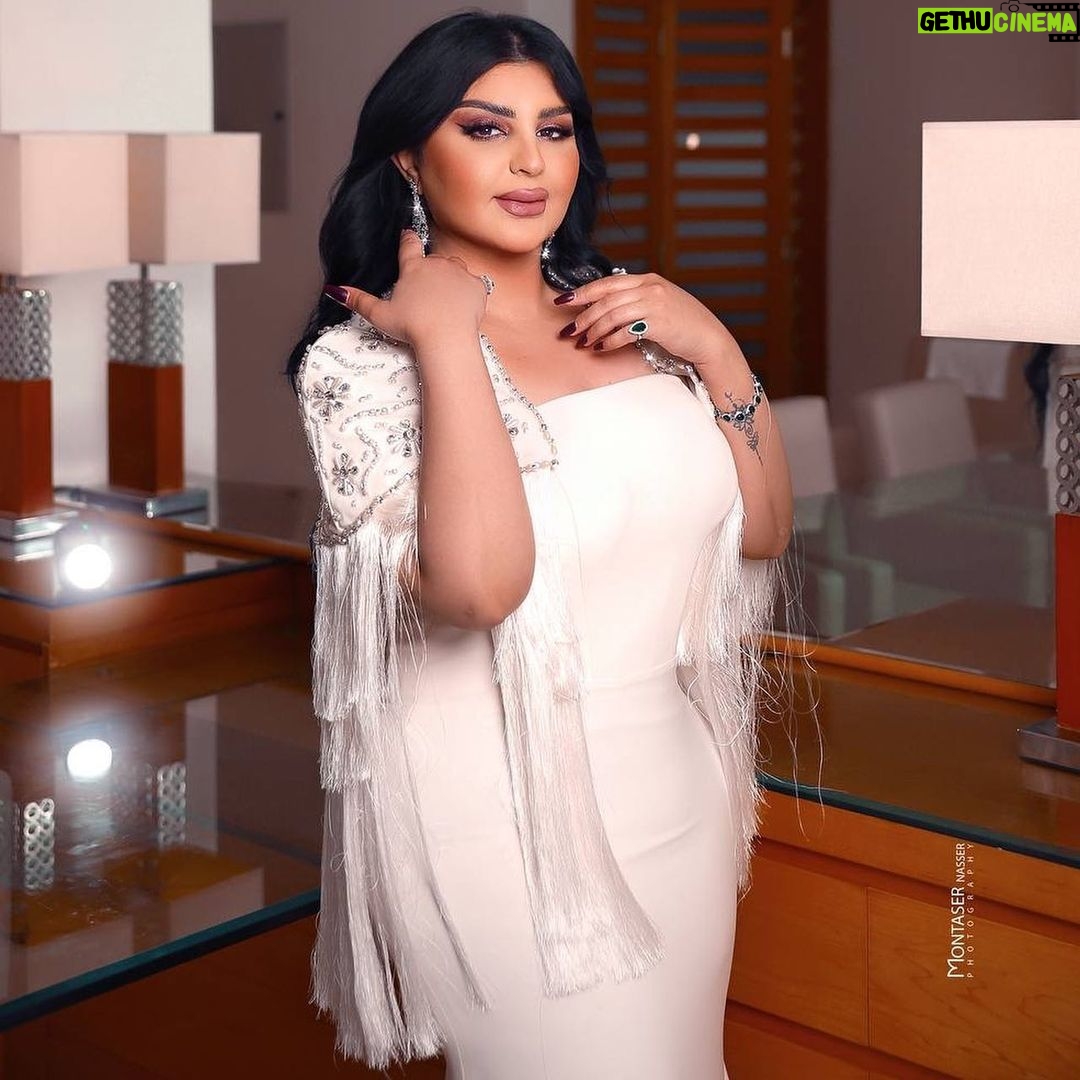 Aseel Hameem Instagram - من حفل رأس السنه 🤍 سنه خير ومحبه وسعاده عليكم يارب .. Thanks to my Glam team ✨ Stylist @ziadalsaleh Dress @gush.by.felwa Make up @monaalnoman Photo @montasernasserphotography Thank u @silviano_accessories