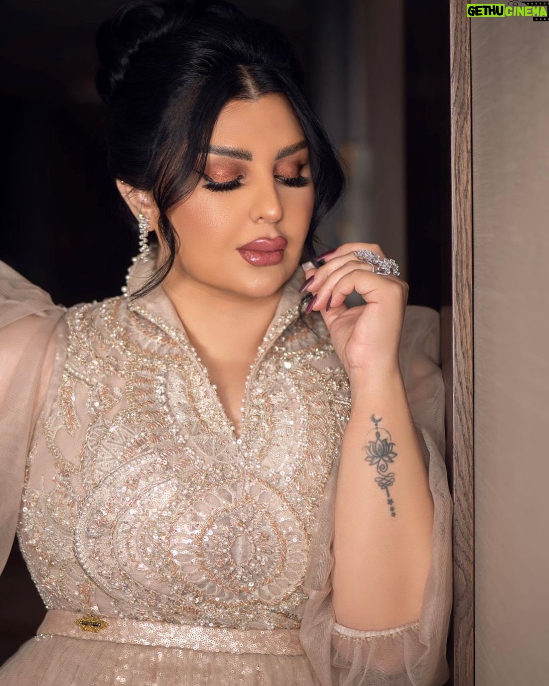 Aseel Hameem Instagram - من اطلاله افراح السعوديه دايما افراحكم عامره واستمتعت معاكم 💚🇸🇦 Thanks for my Glam team ✨ Stylist @ziadalsaleh Dress @h_alaitah Make up @monaalnoman Hair @wahg_hairstyle Jewelry @joorydiamonds Photo @ent9ar_3