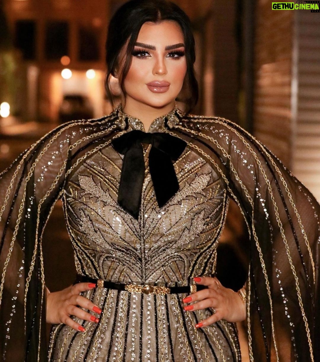 Aseel Hameem Instagram - اطلالتي لمهرجان صيف ابها كل اللي اهتمو ب اطلالتي شكر للمبدعين يعطيكم الف عافيه Stylist @ziadalsaleh 👗 Dress @perla.vip 👗 Make up & hair @hanoobeauty 💄 Photo @reemaphoto_📸📸 شكر للمصمم الاكثر من رائع زياد الصالح اللي اهتم كالعاده ب ادق التفاصيل للاطلاله @ziadalsaleh 👗 ________________________ كل التقدير لهيئه الترفيه وشكرا اهل ابها على حسن الاستقبال استمتعت وياكم واشوفكم بمهرجانات قادمه باذن الله 🖤🖤 @aseer.seasons