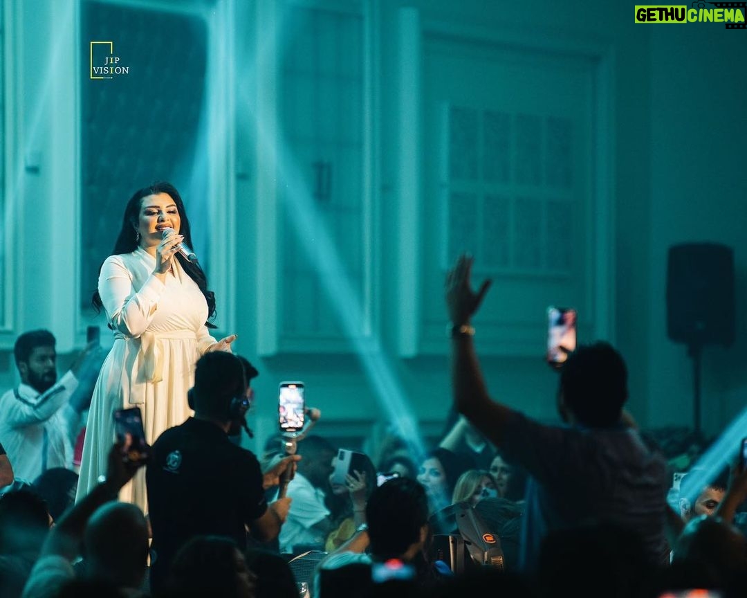 Aseel Hameem Instagram - والعيد صار عيدين بشوفه اهلنا في اربيل الحبيبه ليله صعب انساها ليله كلها محبه واجواء حلوه حسيت بيها بين اهلي وناسي كل التقدير للاخوان @events.in.iraq على التنظيم الراقي والحفل الاكثر من رائع شكرا على جهودكم وحسن الاستقبال والضيافه 🤍 الصور بعدسه المبدع @jalal_ibrahim_photography