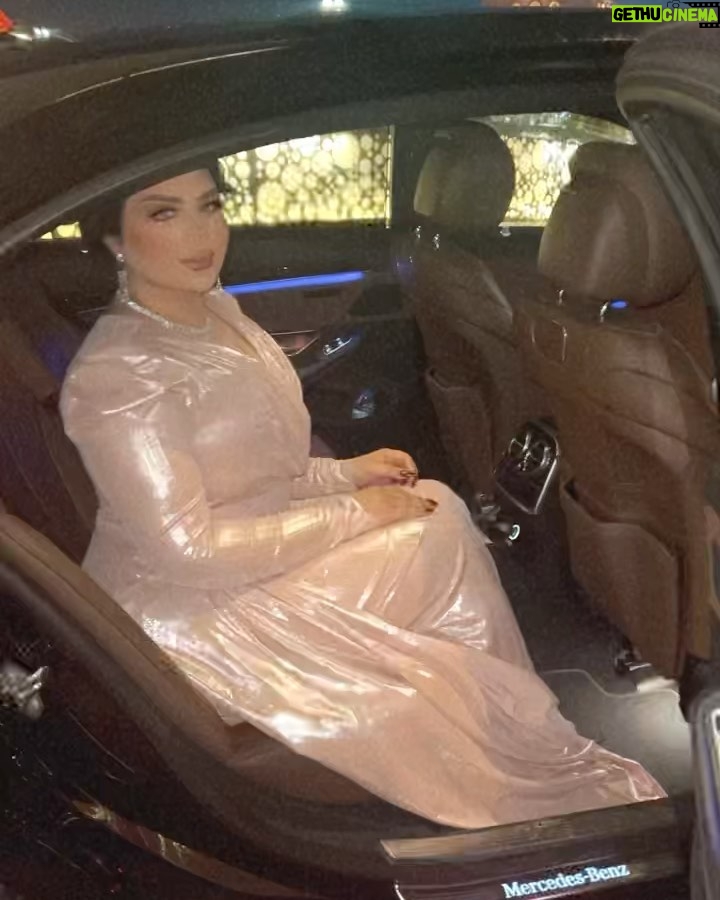 Aseel Hameem Instagram - كل الشكر دوله الامارات الحبيبه ان اكون من ضمن احتفالات مهرجان ام الامارات في اماره ابوظبي شكرا جمهوري على حضوركم مستمره بالعطاء الفني لان حبكم اكبر داعم وحفلات كبيره قادمه اشوفكم دايما على حب وخير 🤍… شكرا لكل من اهتم ب اطلالتي @maissa_hasoun @waeed_abomogdeb @amgadaladab