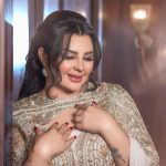 Aseel Hameem Instagram - واثق الخطوه يمشي ملكا 😌🤍 احبكم انتو السند والقوه الحقيقيه من بعد الله 🙏🏻 Stylist @ziadalsaleh Dress @perla.vip @noorastyleqtr @ward_hairstyle @hassankfarhat Thank you all I love you