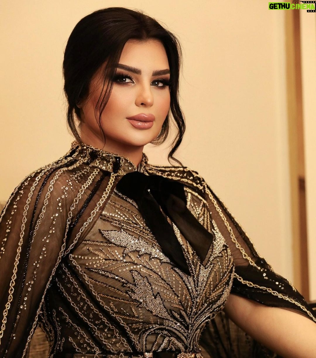 Aseel Hameem Instagram - اطلالتي لمهرجان صيف ابها كل اللي اهتمو ب اطلالتي شكر للمبدعين يعطيكم الف عافيه Stylist @ziadalsaleh 👗 Dress @perla.vip 👗 Make up & hair @hanoobeauty 💄 Photo @reemaphoto_📸📸 شكر للمصمم الاكثر من رائع زياد الصالح اللي اهتم كالعاده ب ادق التفاصيل للاطلاله @ziadalsaleh 👗 ________________________ كل التقدير لهيئه الترفيه وشكرا اهل ابها على حسن الاستقبال استمتعت وياكم واشوفكم بمهرجانات قادمه باذن الله 🖤🖤 @aseer.seasons