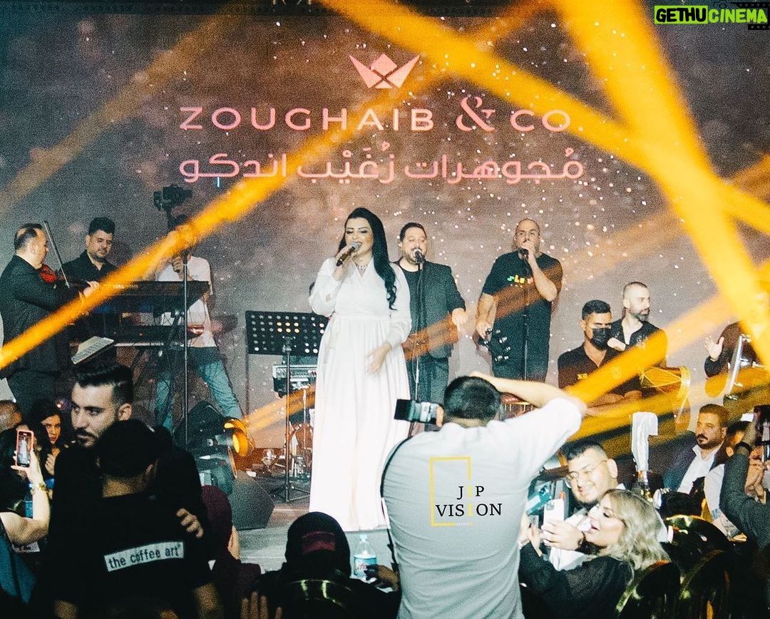 Aseel Hameem Instagram - والعيد صار عيدين بشوفه اهلنا في اربيل الحبيبه ليله صعب انساها ليله كلها محبه واجواء حلوه حسيت بيها بين اهلي وناسي كل التقدير للاخوان @events.in.iraq على التنظيم الراقي والحفل الاكثر من رائع شكرا على جهودكم وحسن الاستقبال والضيافه 🤍 الصور بعدسه المبدع @jalal_ibrahim_photography