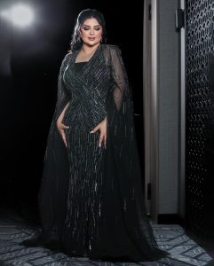 Aseel Hameem Instagram - اطلالتي لحفل موسم الكويت احاسيس عشتها على مسرح الارينا مع جمهوري صعب اترجمها مشاعر الحب والطيبه غمرتوني بحبكم وكانت ليله من العمر ✨ Thanks to my glam team Styled by @ziadalsaleh Dress @perla.ksa Make up @asmaa_makeup Hair @samaha_style Diamond @damasjewellery #damashighjewellery Photo @reemaphoto_ #حفلات #الكويت #اصيل_هميم The Arena Kuwait