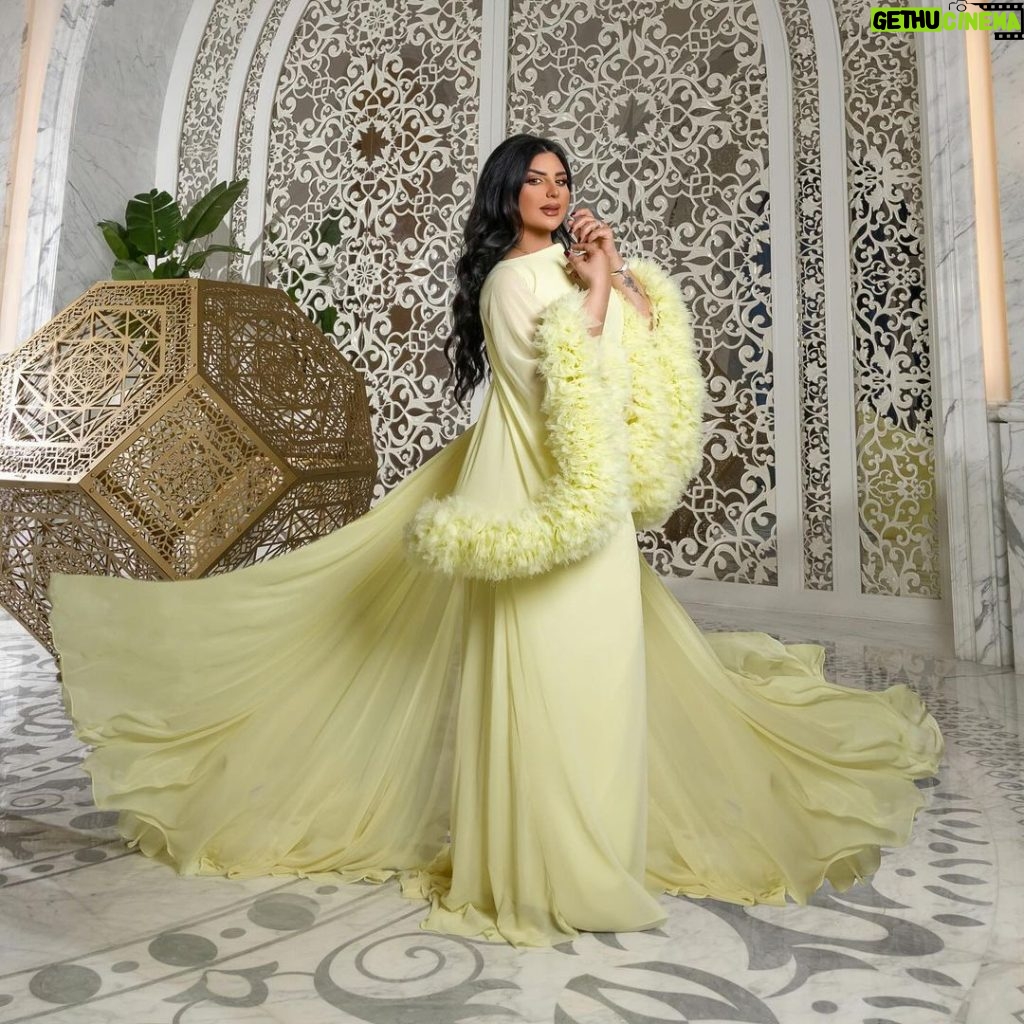 Aseel Hameem Instagram - افراح ( ال ثاني الكرام ) في الدوحه🇶🇦💛 Styled by @ziadalsaleh Dress by the amazing @najwaalfadhli Makeup @noorastyleqtr Hair @ts_hair_beauty_salon_qatar Photo @hassankfarhat