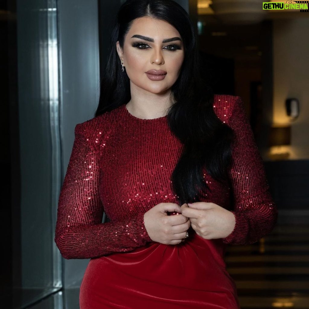 Aseel Hameem Instagram - Merry Christmas🎅🎄🌲🧑‍🎄 Styled by @ziadalsaleh Dress : Elisabetta Franchi | via @saudijawahir Make up @fouz_alzabidi Hair @aminahair Jewelry @mouawad Photo @reemaphoto_