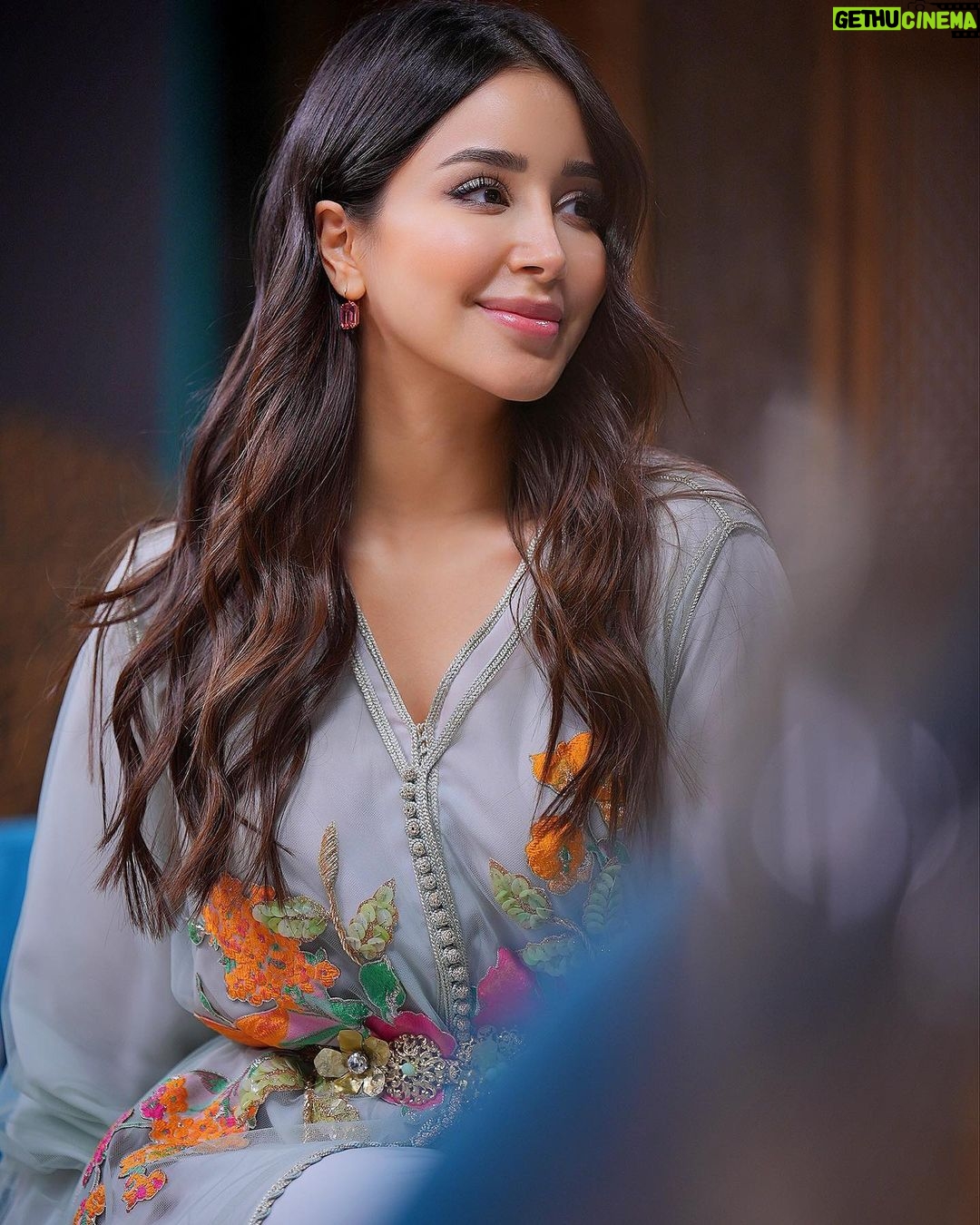 Aseel Omran - 55.6K Likes - العين التي تمتلئ بك ، لن تنظٌر لغيرك حاضراً كٌنت أو غائبا”
-نجيب محفوظ