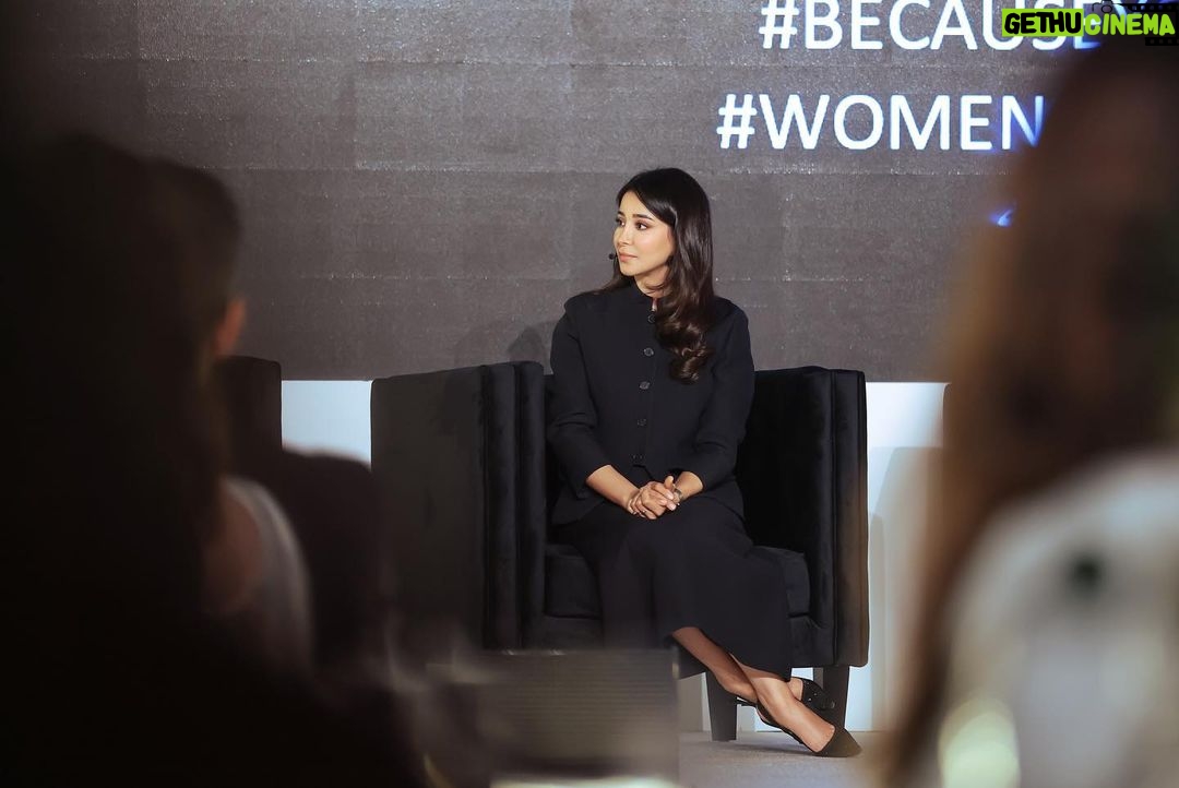 Aseel Omran Instagram - في قلب عاصمتنا الرياض من حفل لوريال باريس لاطلاق جائزة WOMEN of WORTH 💪🏼 سعيدة بكوني ضمن لجنة التحكيم . تقدروا جميعاً تشاركو في هذي الجائزة من خلال ترشيح سيدات حققو انجازات في أي مجال وراح تحصل على جائزة لدعم طموحها وتحقيق أهدافها♥️ _________________________ #womenofworth رابط الترشيح في البايو 👆🏼 Riyadh, Saudi Arabia