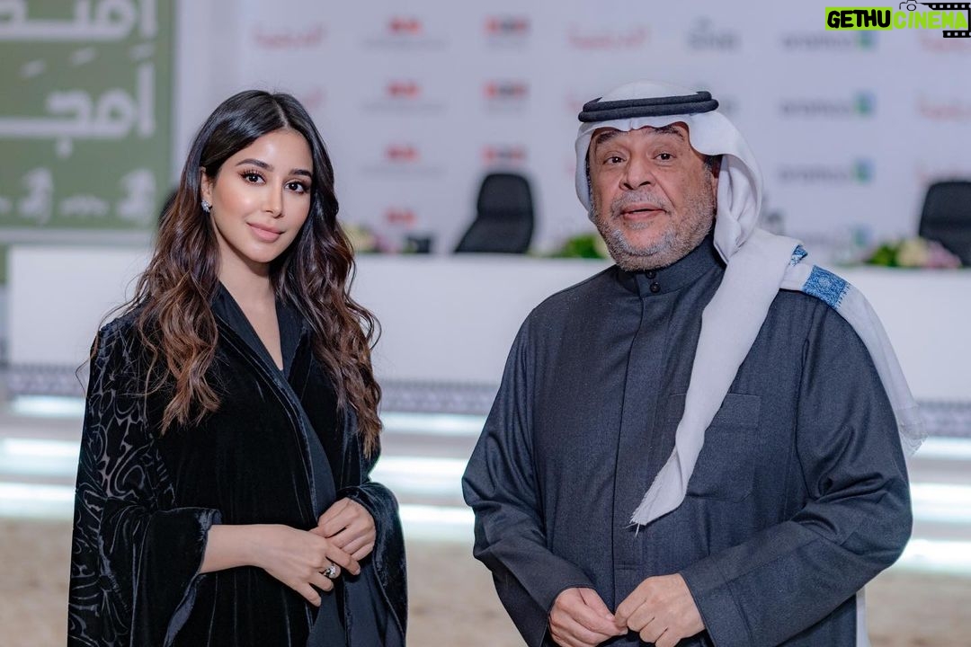 Aseel Omran Instagram - من المؤتمر الصحفي لمسرحية #معلقاتنا_امتداد_أمجاد مع د.راشد الشمراني من أرقى وأجمل الممثلين اللي أعتز دائماً بالعمل معه 🙏🏼🇸🇦 Riyadh, Saudi Arabia
