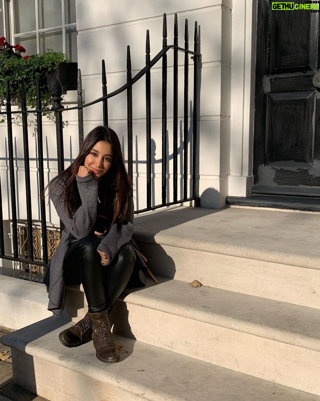 Aseel Omran Instagram - أؤمن ان الدنيا انعكاس للي بداخلنا……..فكل ما كان داخلك جميل شفتها أجمل رغم كل الظروف