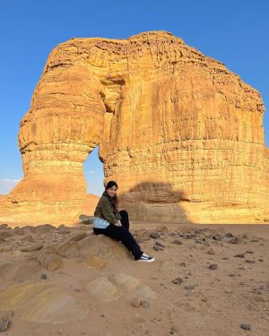Aseel Omran Instagram - جبل الفيل🐘
من أهم وأجمل المعالم اللي ممكن تزوروها في العلا وهو مُسجل عالمياً ضمن عجائب الجيولوجيا 💪🏼
ونصيحة روحو مع غروب الشمس لأن بالليل مع الإضائة والسماء الصافية ممكن تستمتعو كثير بالجلسات الموجودة أمام الجبل والجو يكون ولا أروع😍
#العلا
#alula