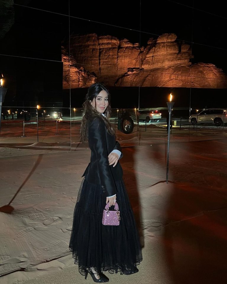 Aseel Omran Instagram - كنت سعيدة كثير بحضور حفل ماريا كيري بمناسبة افتتاح بانيان تري في العلا وفخورة أكثر بالتنظيم العالي في بلدي 💪🏼👏🏼👏🏼♥️ #بانيان_تري_العلا #العلا #alula AlUla, Saudi Arabia