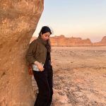 Aseel Omran Instagram - جبل الفيل🐘 من أهم وأجمل المعالم اللي ممكن تزوروها في العلا وهو مُسجل عالمياً ضمن عجائب الجيولوجيا 💪🏼 ونصيحة روحو مع غروب الشمس لأن بالليل مع الإضائة والسماء الصافية ممكن تستمتعو كثير بالجلسات الموجودة أمام الجبل والجو يكون ولا أروع😍 #العلا #alula AlUla, Saudi Arabia