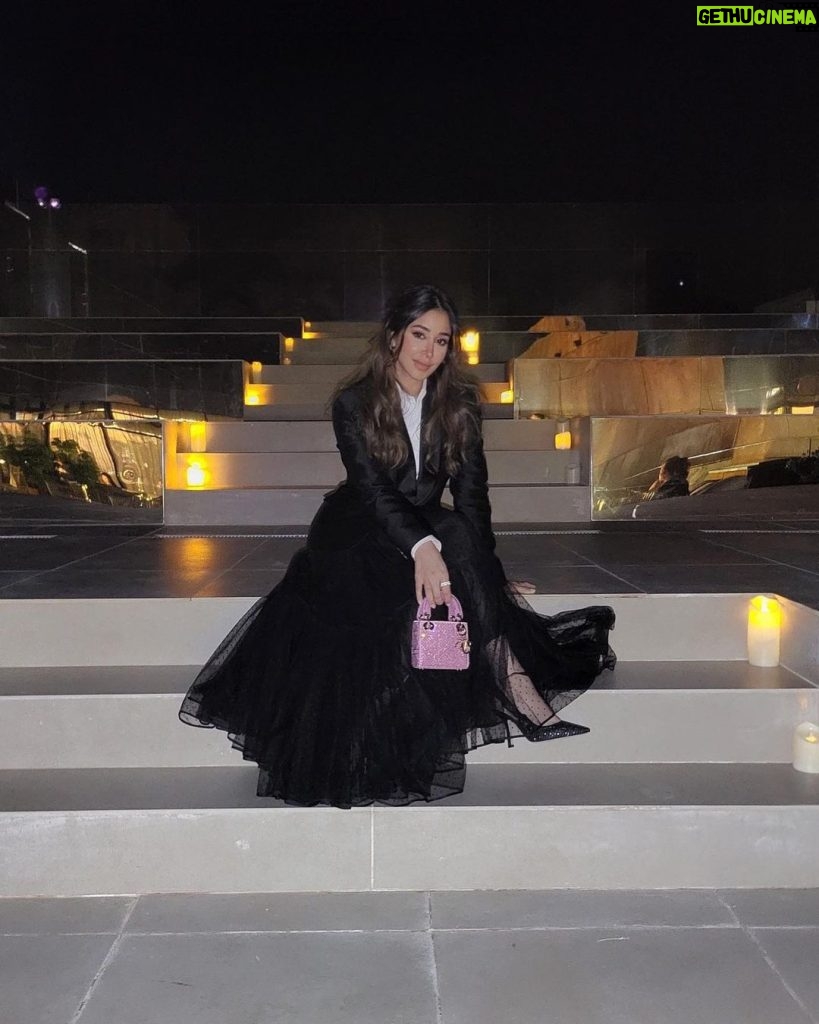 Aseel Omran Instagram - كنت سعيدة كثير بحضور حفل ماريا كيري بمناسبة افتتاح بانيان تري في العلا وفخورة أكثر بالتنظيم العالي في بلدي 💪🏼👏🏼👏🏼♥ #بانيان_تري_العلا #العلا #alula AlUla, Saudi Arabia